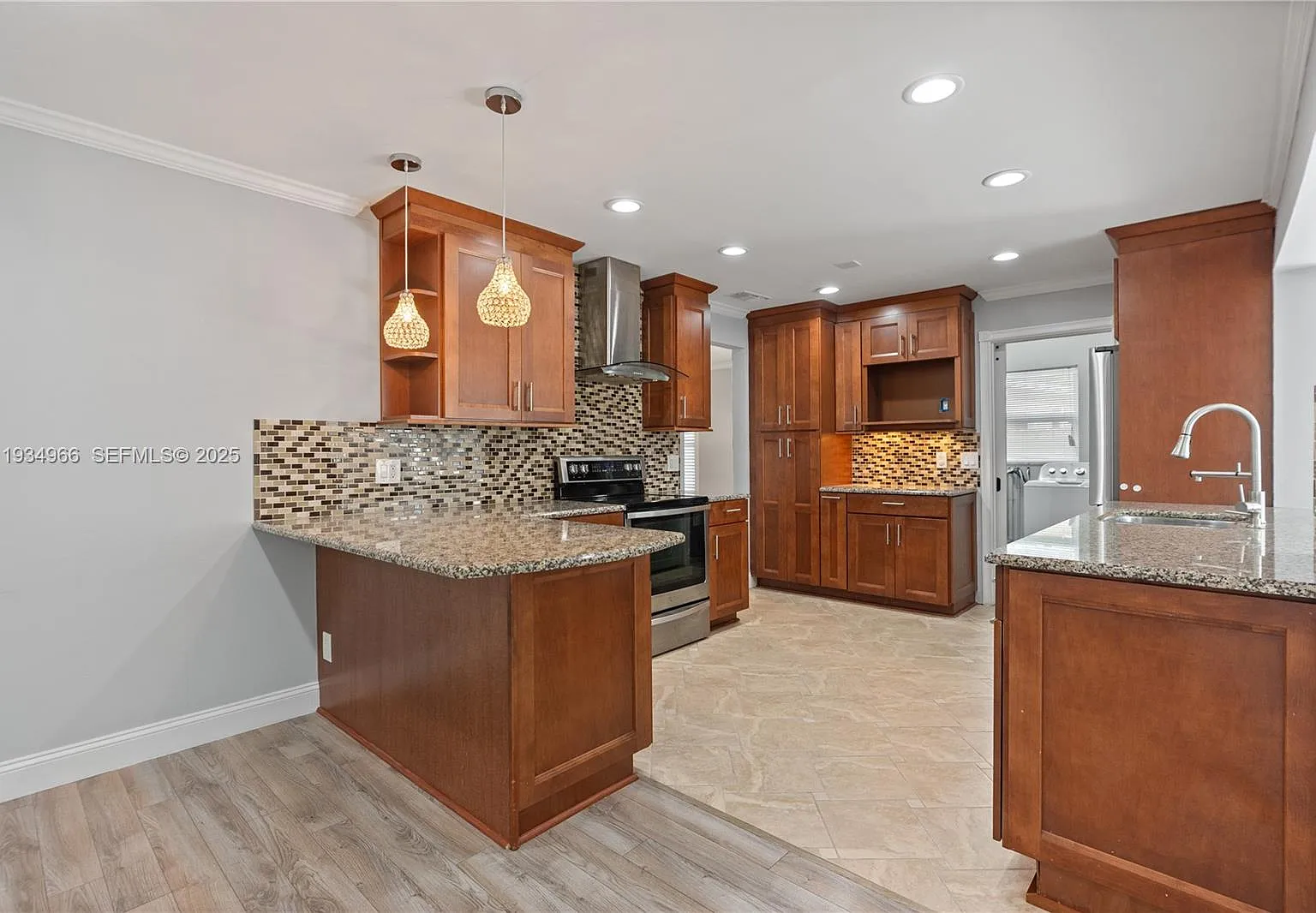 3 bed, 2.0 bath, 1907 sqft, $3,500 — Photo 2