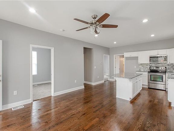4th image of 2618 Riverview Ave