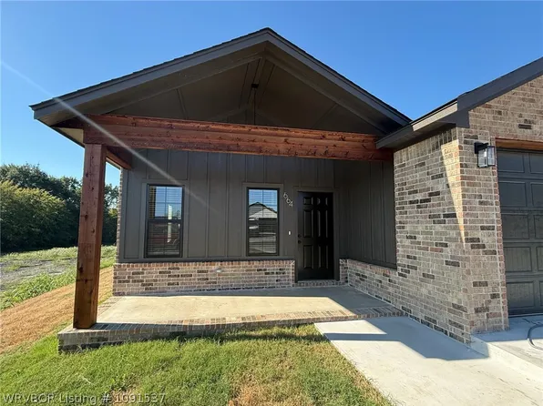 664 Lee Creek Loop, Sallisaw, OK 74955