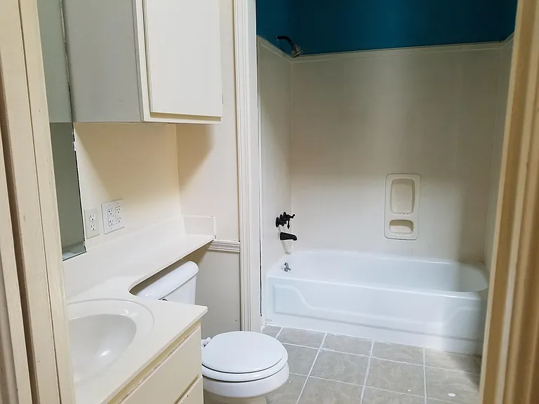 954 Glastonbury Cir #B — Photo 15