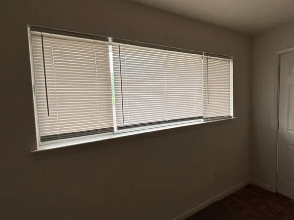 322 S Waco St #13, Weatherford, TX 76086