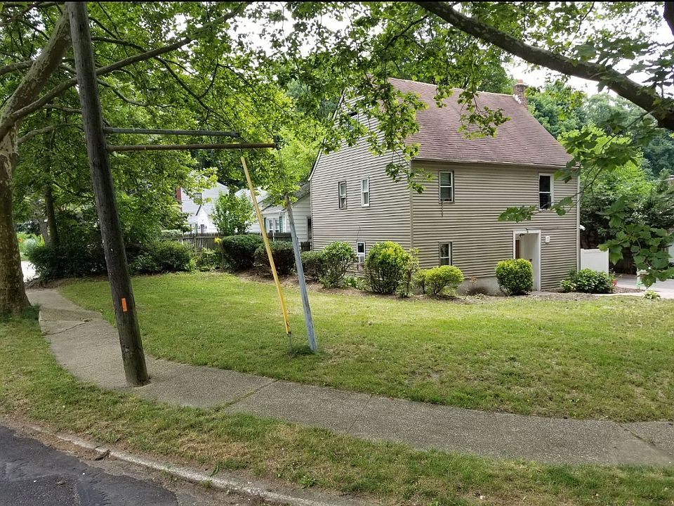 1st image of 8 Talmadge Dr