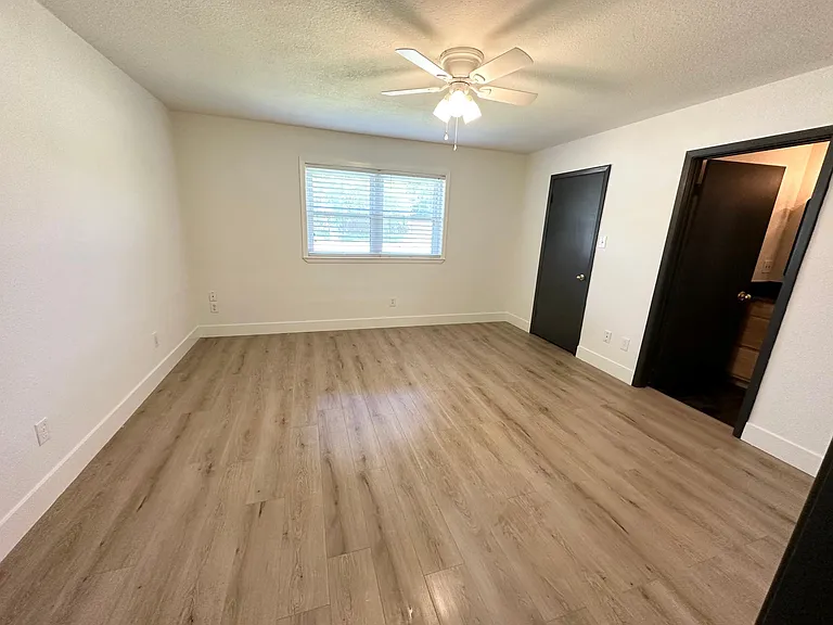 400 Wallace Dr — Photo 9