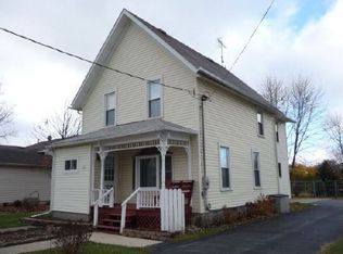 240 S 3rd St, Capron, IL 61012