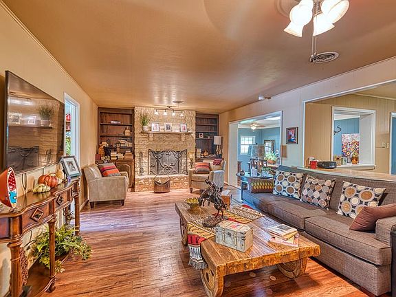 3rd image of 713 Arrow Ln