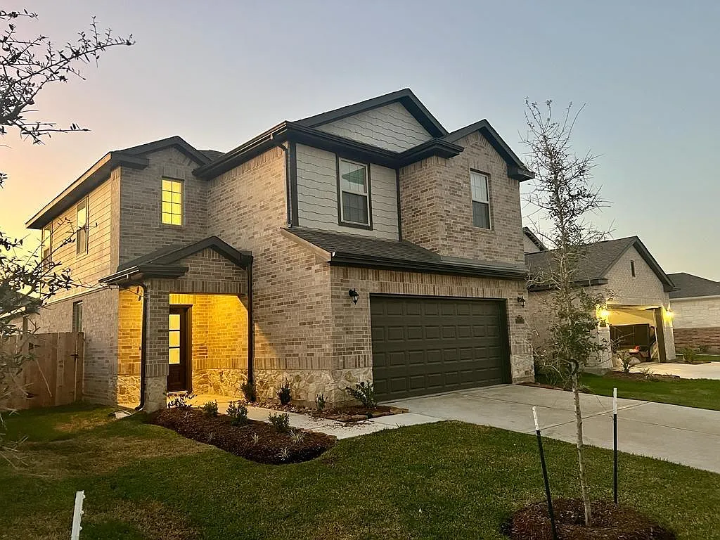 5 bed, 4.0 bath, 2409 sqft, $3,200 — Photo 1