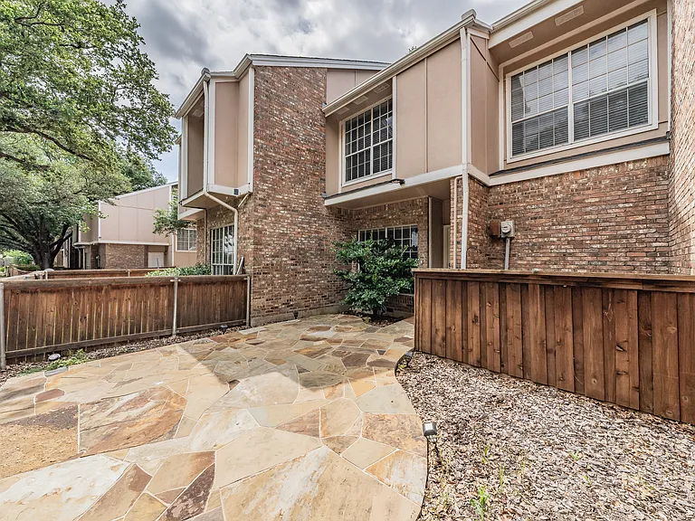2402 Northlake Ct — Photo 25