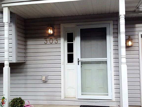 3rd image of 303 N 44th Ave