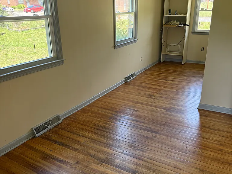 110 Willow St — Photo 3