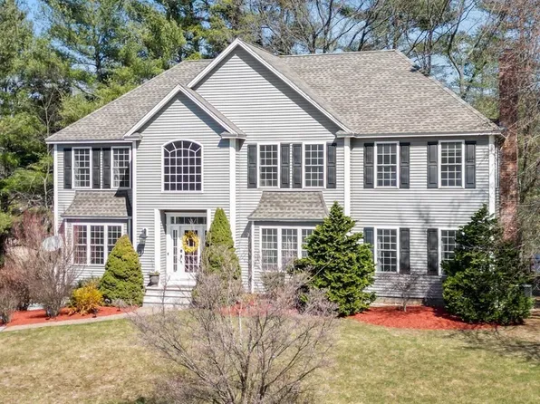 13 Melissa Cir, Pelham, NH 03076