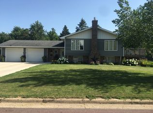 304 Colonial Ave, Lakefield, MN 56150