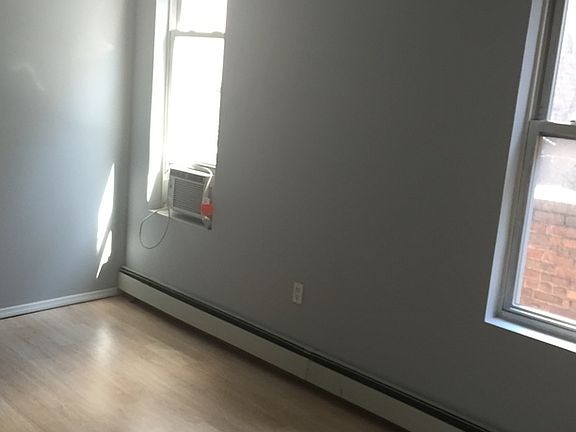 3rd image of 221 Montrose Ave #B