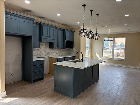 5th image of 807 S Coulter Dr