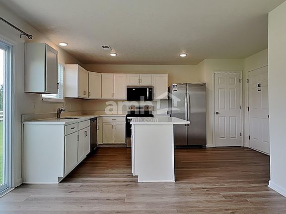 4th image of 817 Prescot Cir