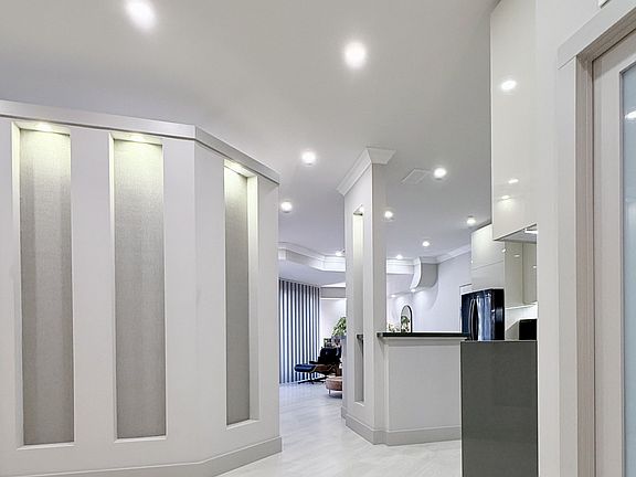 3rd image of 55 Harbour Sq Unit 606