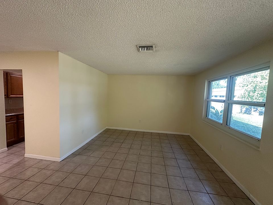1st image of 4615 SW 32nd Ave #3