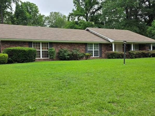 38 Broadmoor Dr, Texarkana, AR 71854