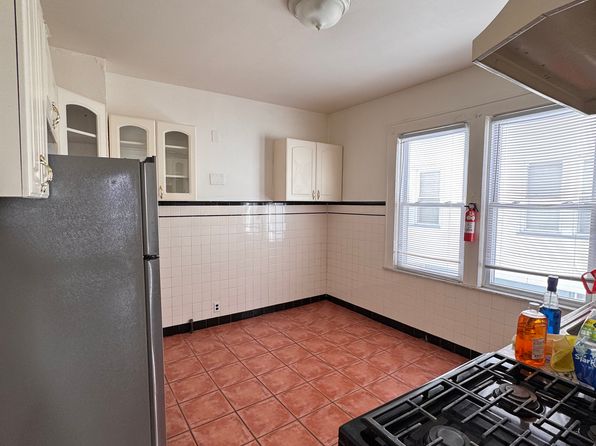 17 Floyd Ave Floor 1