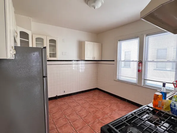 17 Floyd Ave Floor 1, Bloomfield, NJ 07003