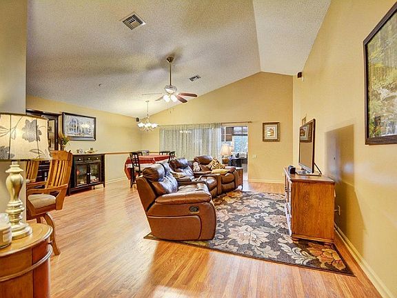 3rd image of 6110 Bluegrass Dr