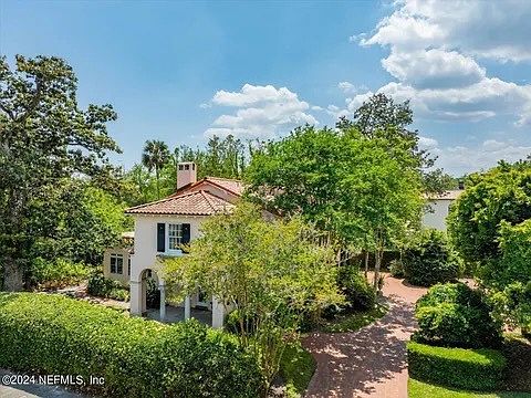 2nd image of 1850 Avondale Cir