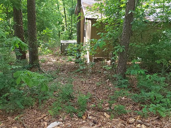 3rd image of 202 Iris Rd
