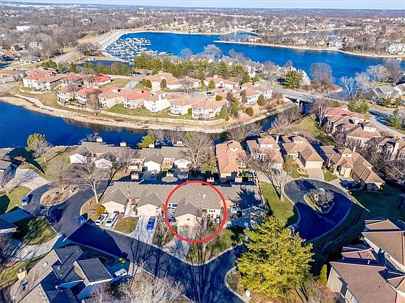 2nd image of 448 NE Point Dr