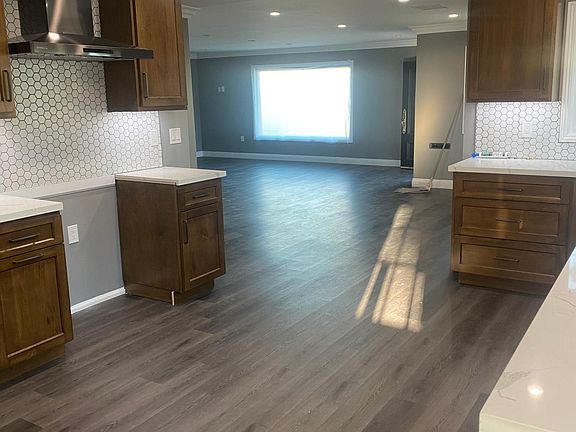 4th image of 14329 Cerritos Ave