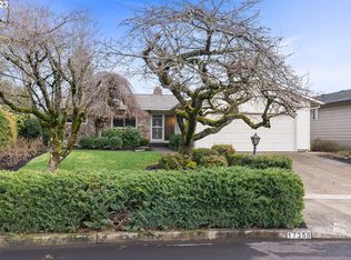 17350 Crownview Dr, Gladstone, OR