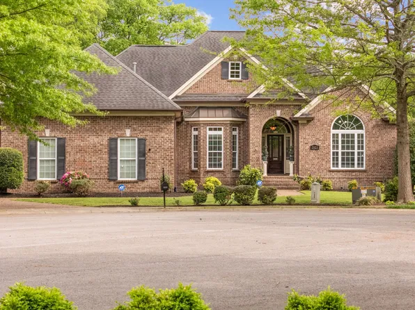 2823 Avington Ct, Murfreesboro, TN 37128