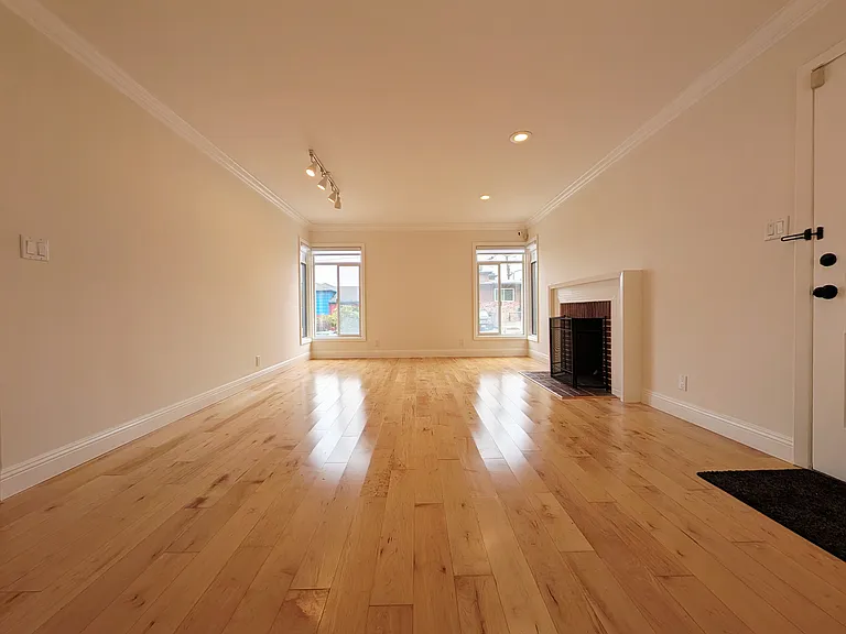 1064 Gilman Dr — Photo 3