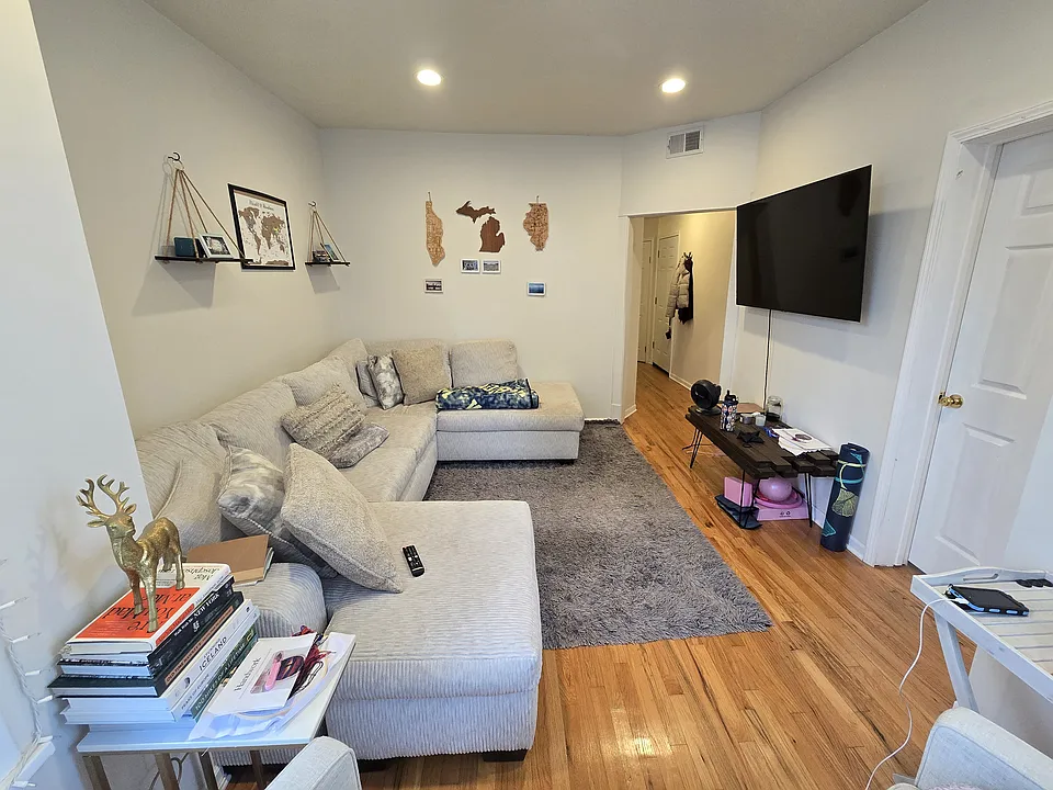 3433 S Leavitt St #2