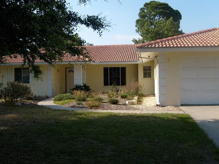 1876 Mid Ocean Cir — Photo 1