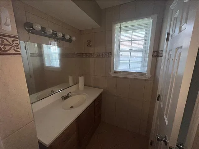 1001 E Saint Avide St — Photo 11