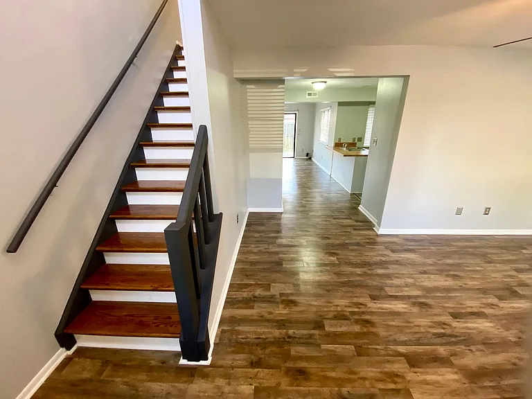 1116 N Green Dr — Photo 4