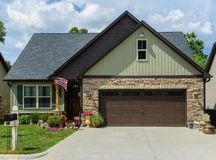 27 Onteora Oaks Dr, Asheville, NC 28803