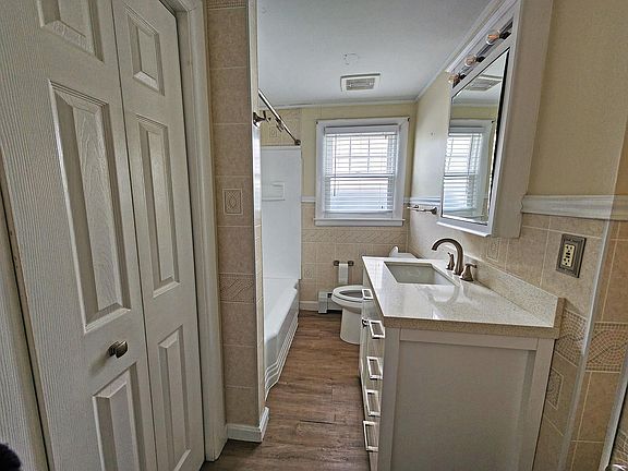 Fully equipped bathroom