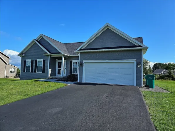 657 Autumn Breeze, Ontario, NY 14519