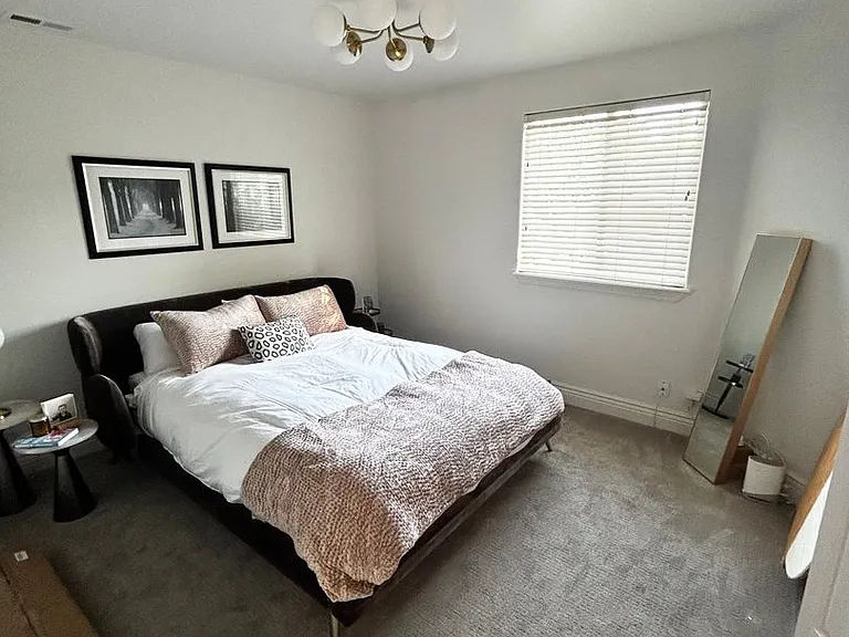 1218 E Franklin St — Photo 7
