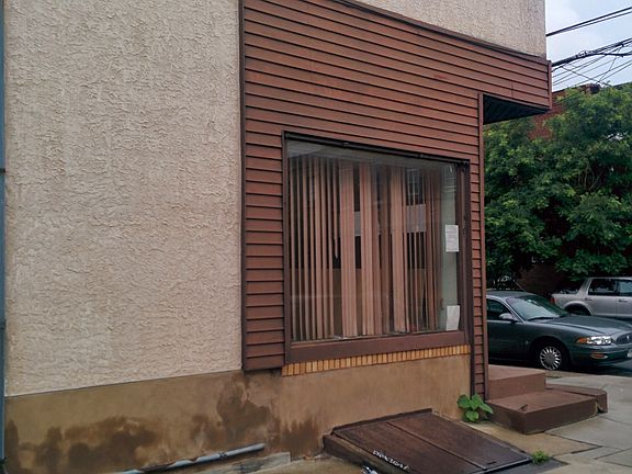 2nd image of 1627 Jackson St
