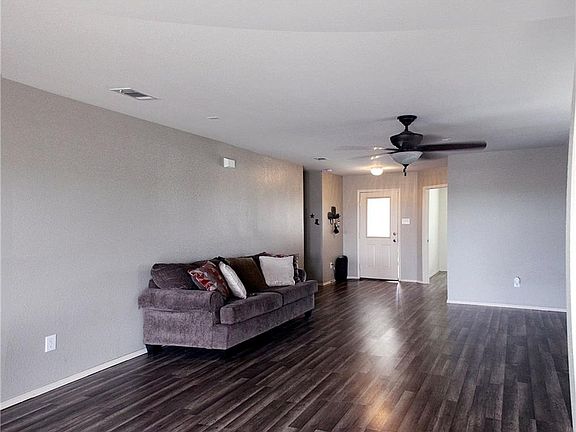 3rd image of 130 Lone Star Ave