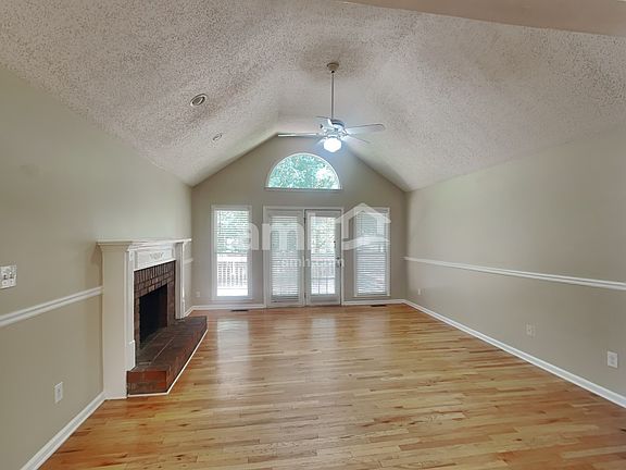 4th image of 445 Kings Walk