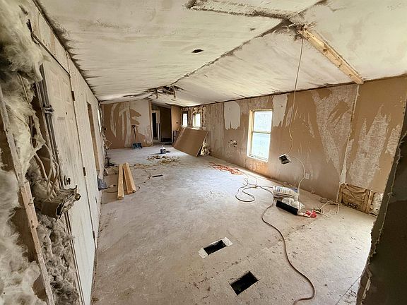 4th image of 10 Lapidary Ln #10
