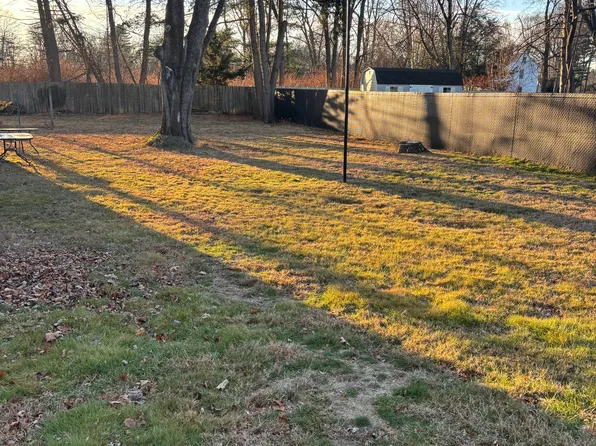 15 Clubhouse Rd, Windsor, CT 06095