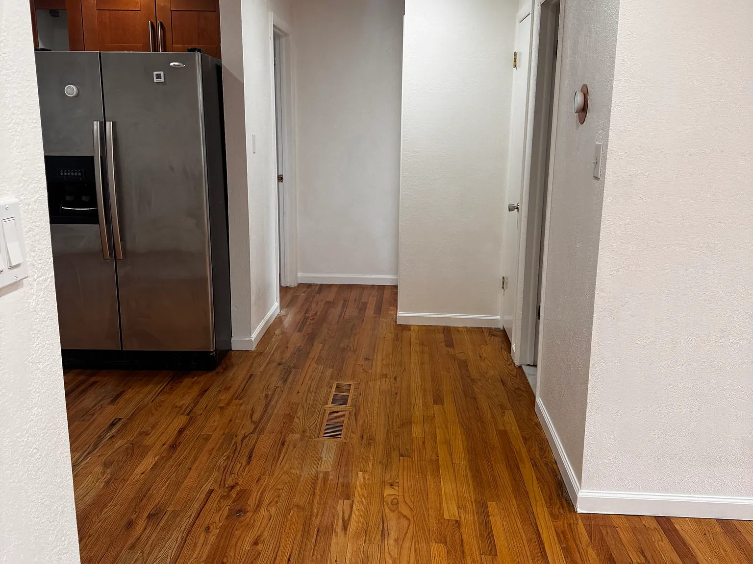 5 bed, 2300 sqft, $3,200 — Photo 4