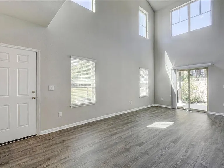 516 E Slaughter Ln #2301 — Photo 2