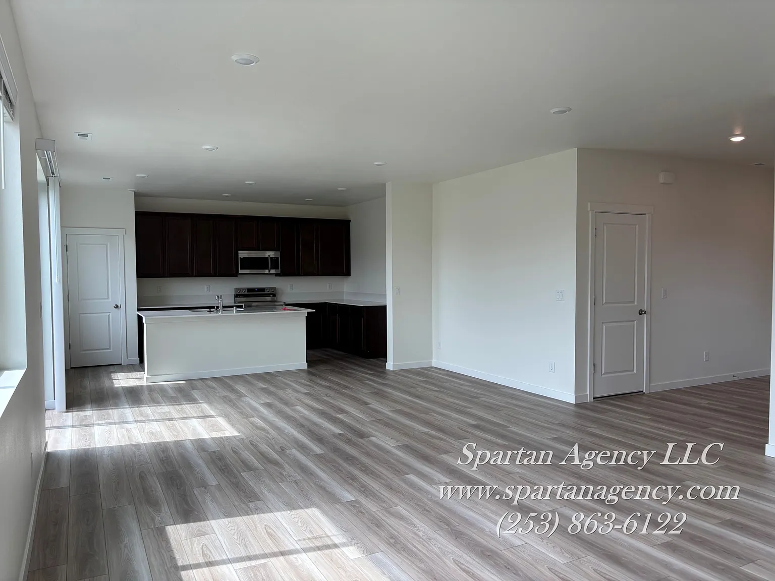 3 bed, 2.5 bath, 2230 sqft, $3,600 — Photo 4