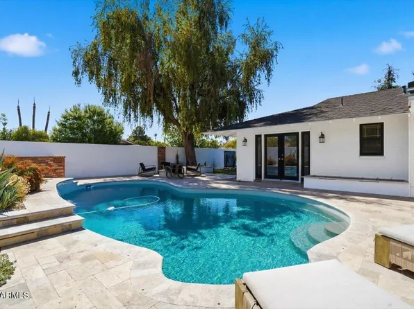 216 E GLENN Drive, Phoenix, AZ 85020
