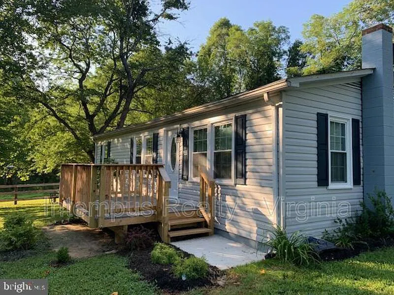 3 bed, 1.0 bath, 920 sqft, $1,450 — Photo 3
