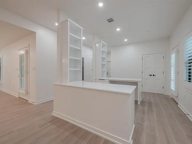 2702 Delano St — Photo 11